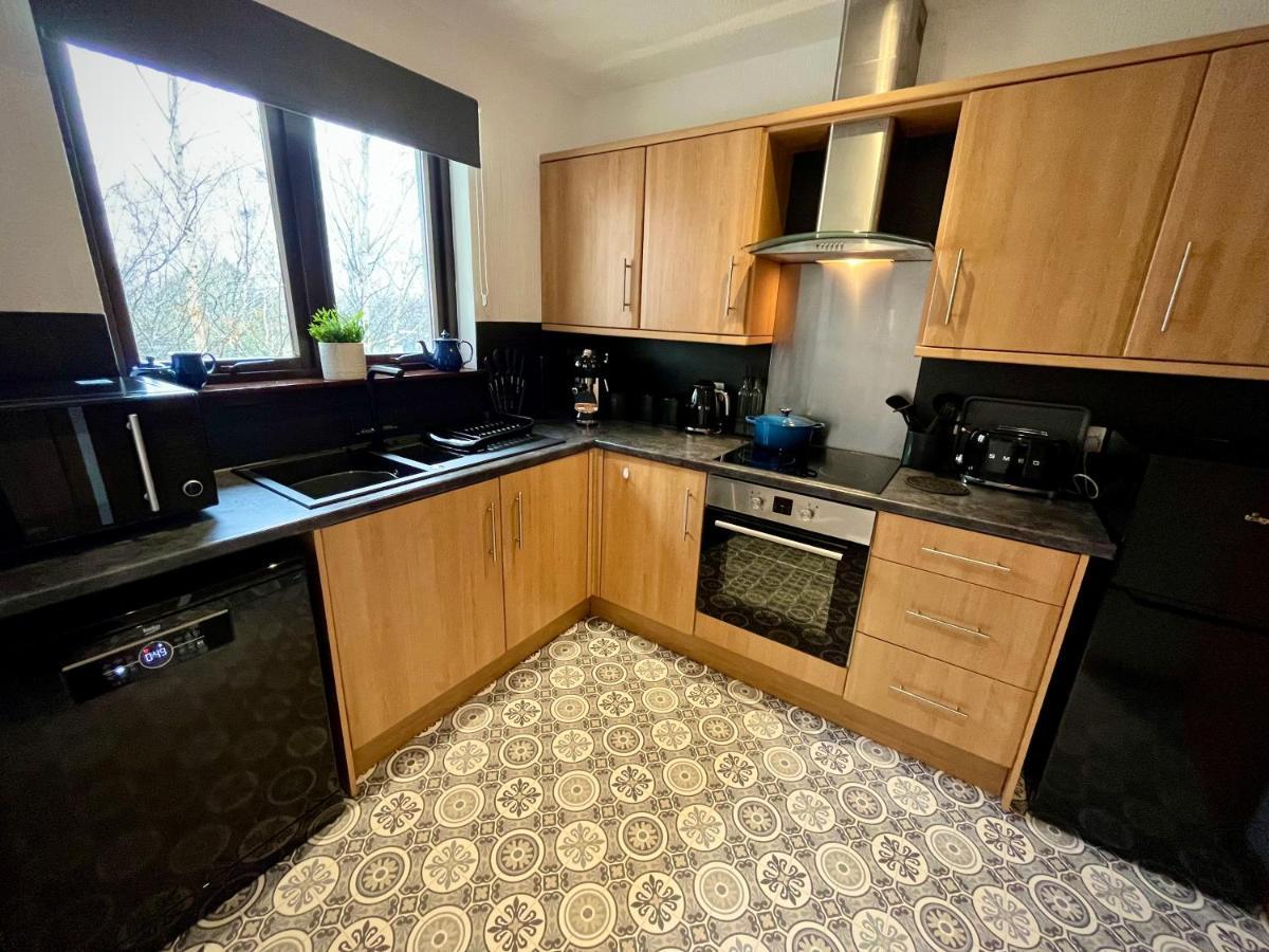 Comfortable, Modern Apartment With Parking. Inverness. Exterior foto